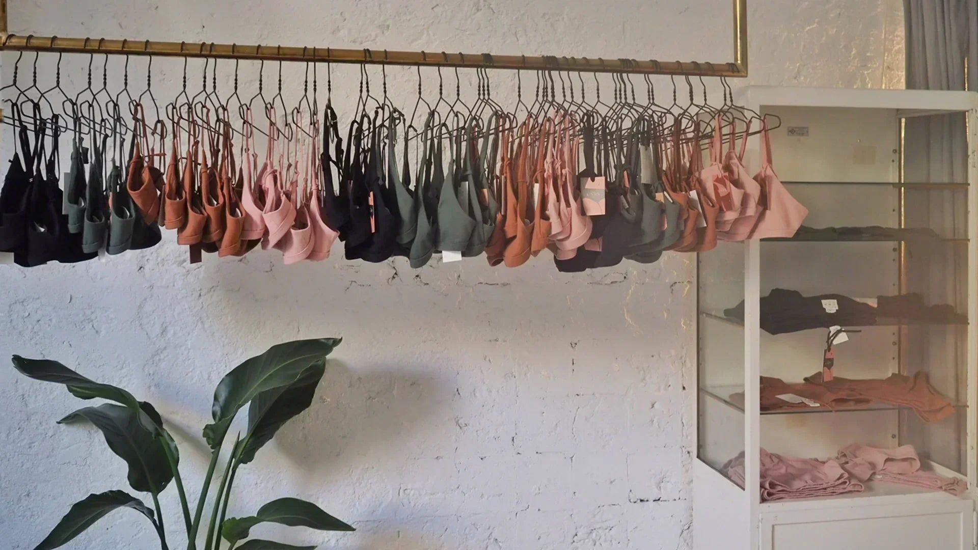 Czym różni się bralet od stanika – praktyczny przewodnik
